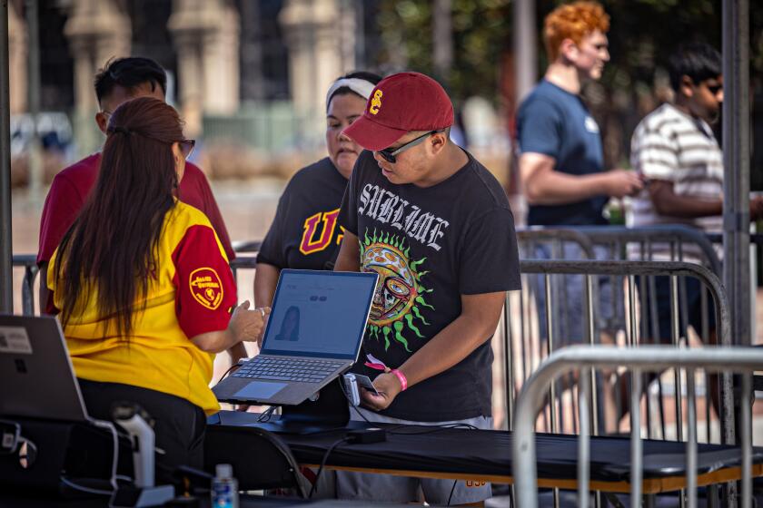 Los Angeles, CA - August 21: New USC students along with their parents and others enter USC - W. Jefferson Blvd pedestrian entrance on Wednesday, Aug. 21, 2024 in Los Angeles, CA. (Jason Armond / Los Angeles Times)